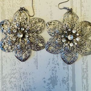 Silver Floral Filigree Earrings With Rhinestone